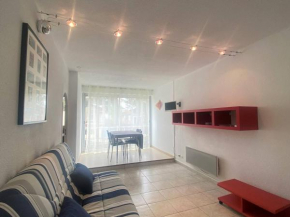 Appartement Cosy à 300m de la Plage, Parking Privé, Loggia Fermée, 4 Pers., 2 Étoiles - FR-1-225-758